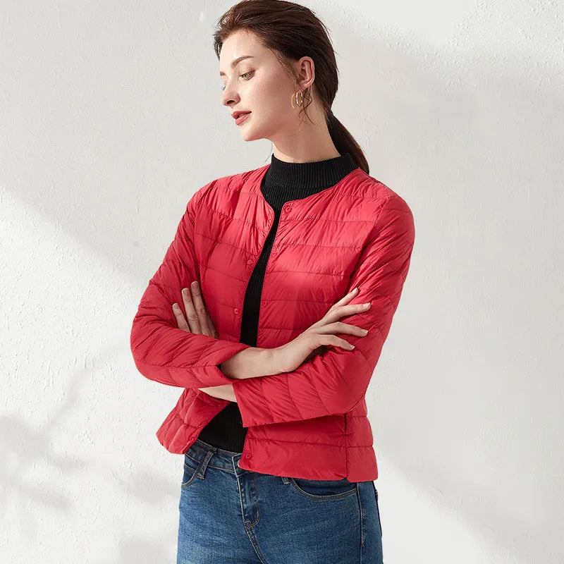Krohn-e | Leichte, kragenlose und figurbetonende Damen-Daunenjacke