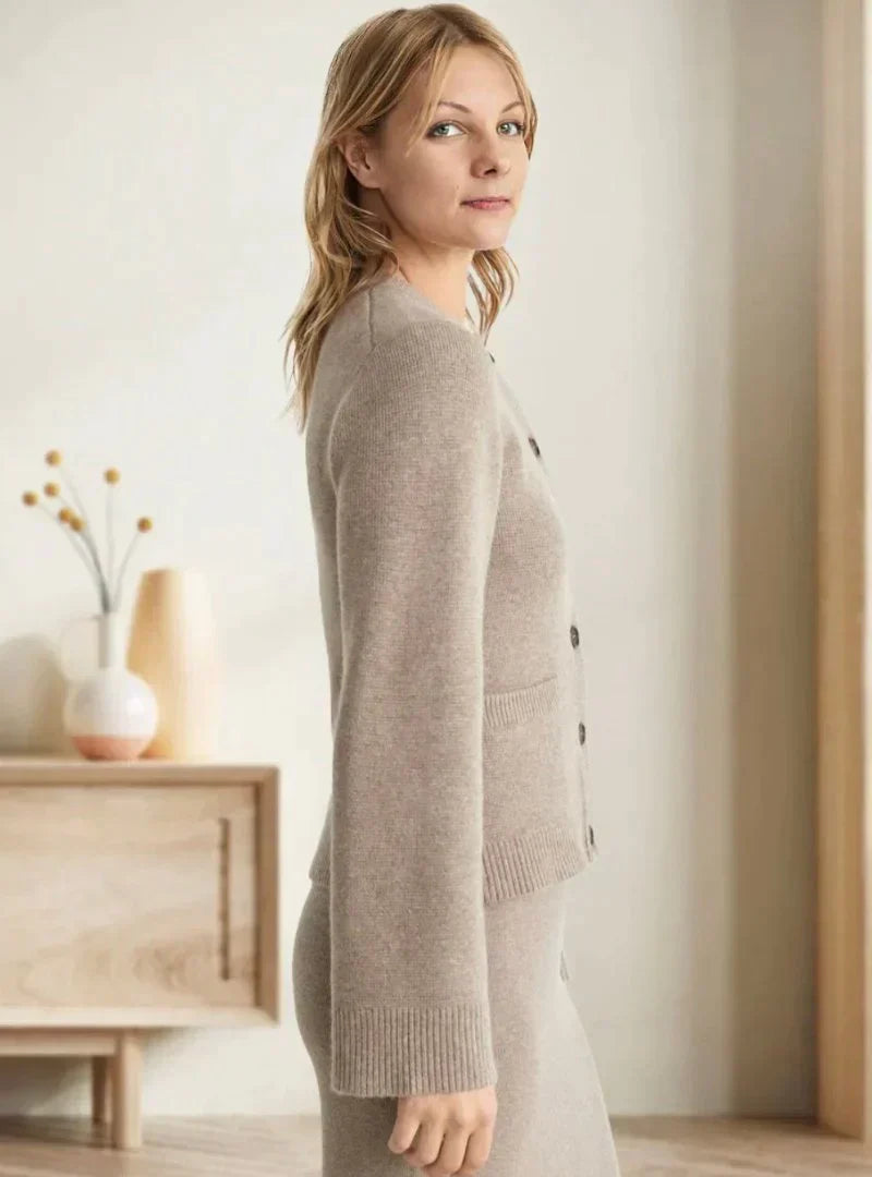 Krohn-e | Warme Winterstrickjacke mit Englischer Eleganz für Damen