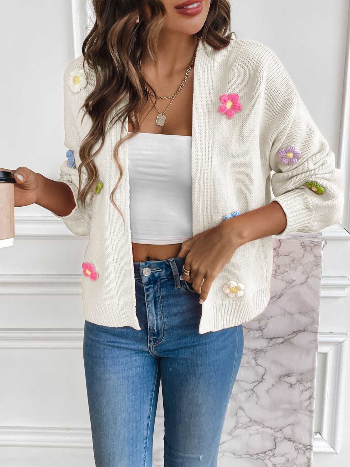 Krohn-e | Strickcardigan mit Blütendetails Offene Vorderseite Feminin und Stylisch