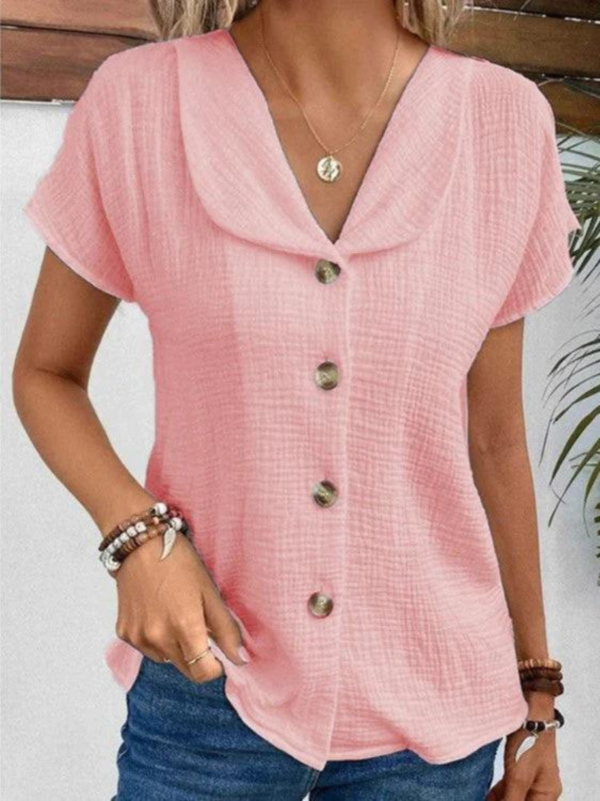 Modische Bluse von Elina mit Stehkragen und Knöpfen
