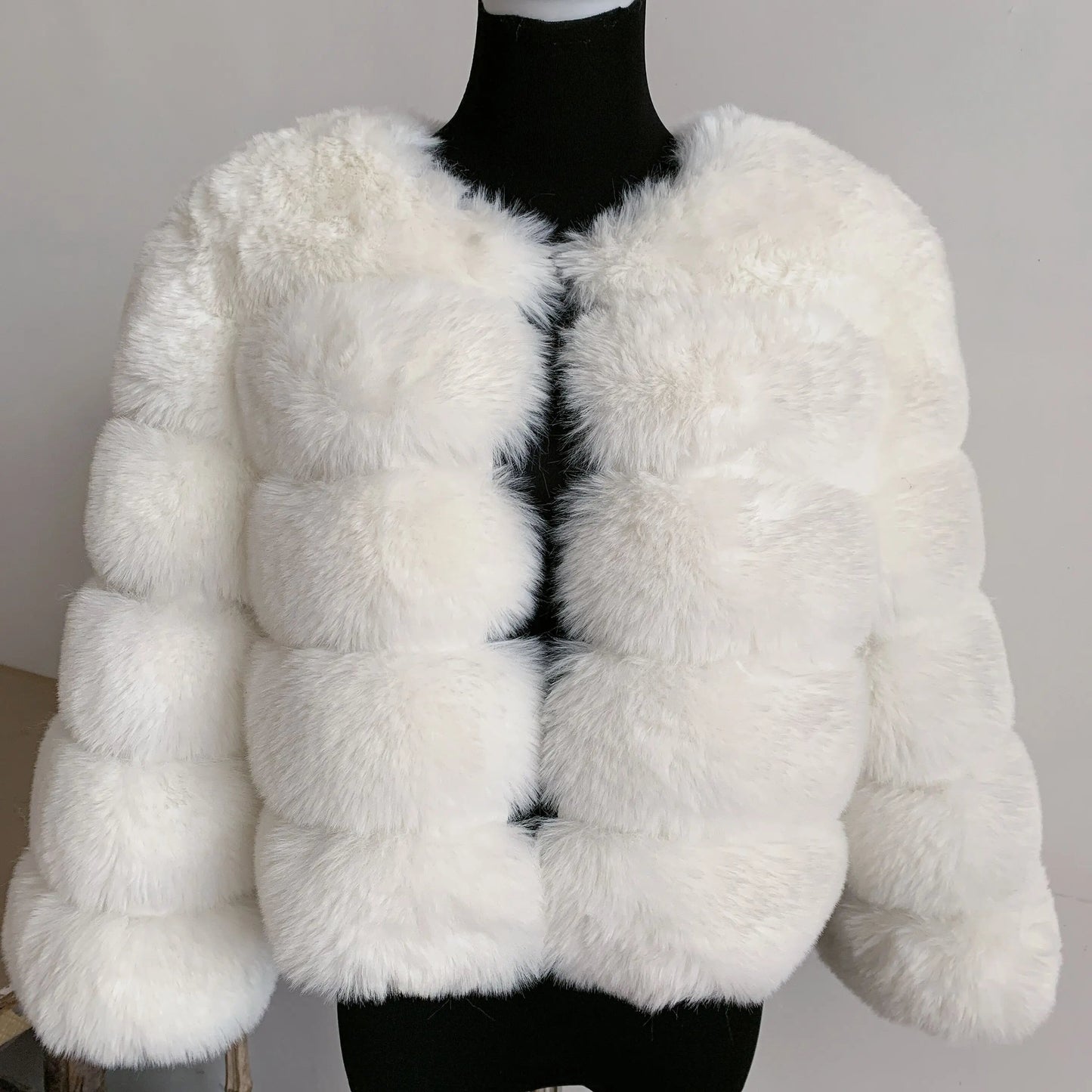 Modischer Wintermantel aus Kunstfell für Damen – Sari