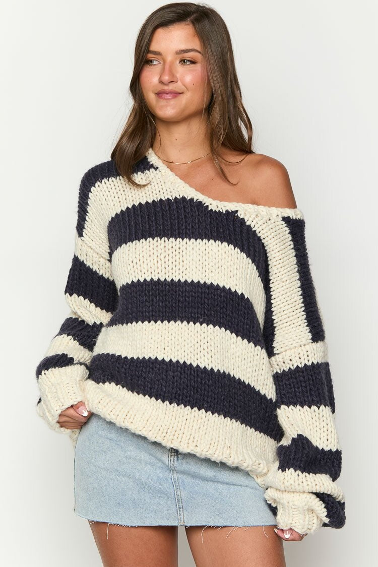 Krohn-e | Gestreifter Strickpullover mit Schulterfreiem Design Schicker Herbstpullover