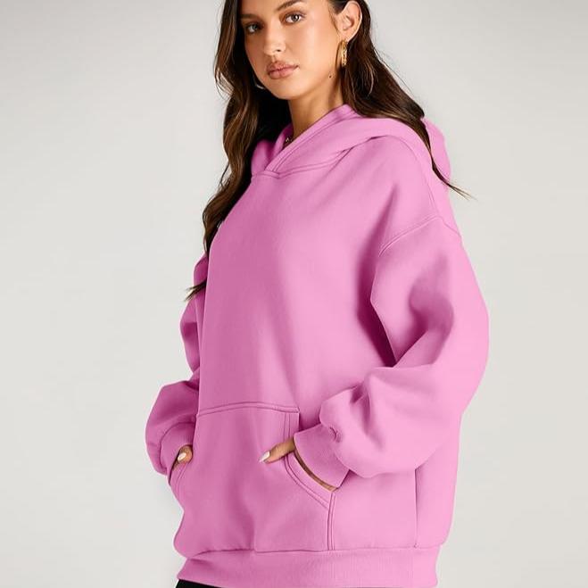 Großer Kapuzenpullover mit langen Ärmeln und Taschen von Fudus