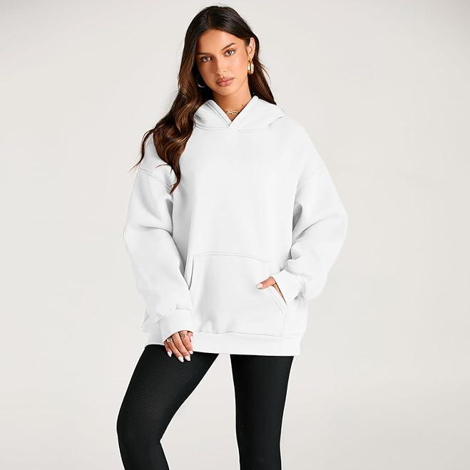 Großer Kapuzenpullover mit langen Ärmeln und Taschen von Fudus