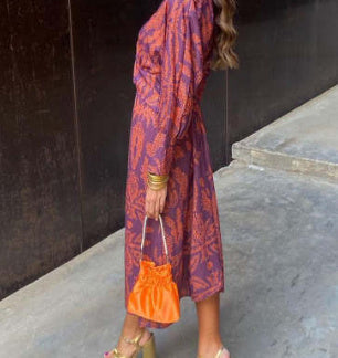 Fudus Kleid: Gemaltes Design, V-Ausschnitt, Dreiviertelärmel