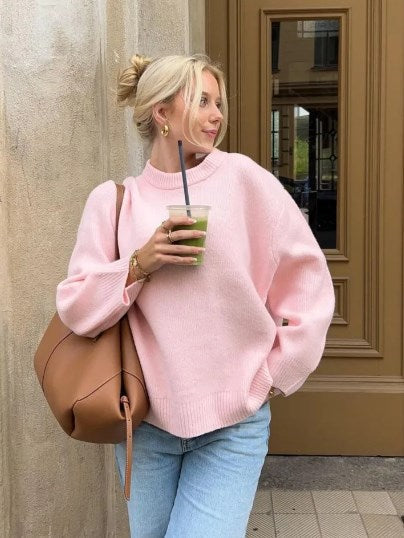 Großer Pullover im modernen Strickdesign