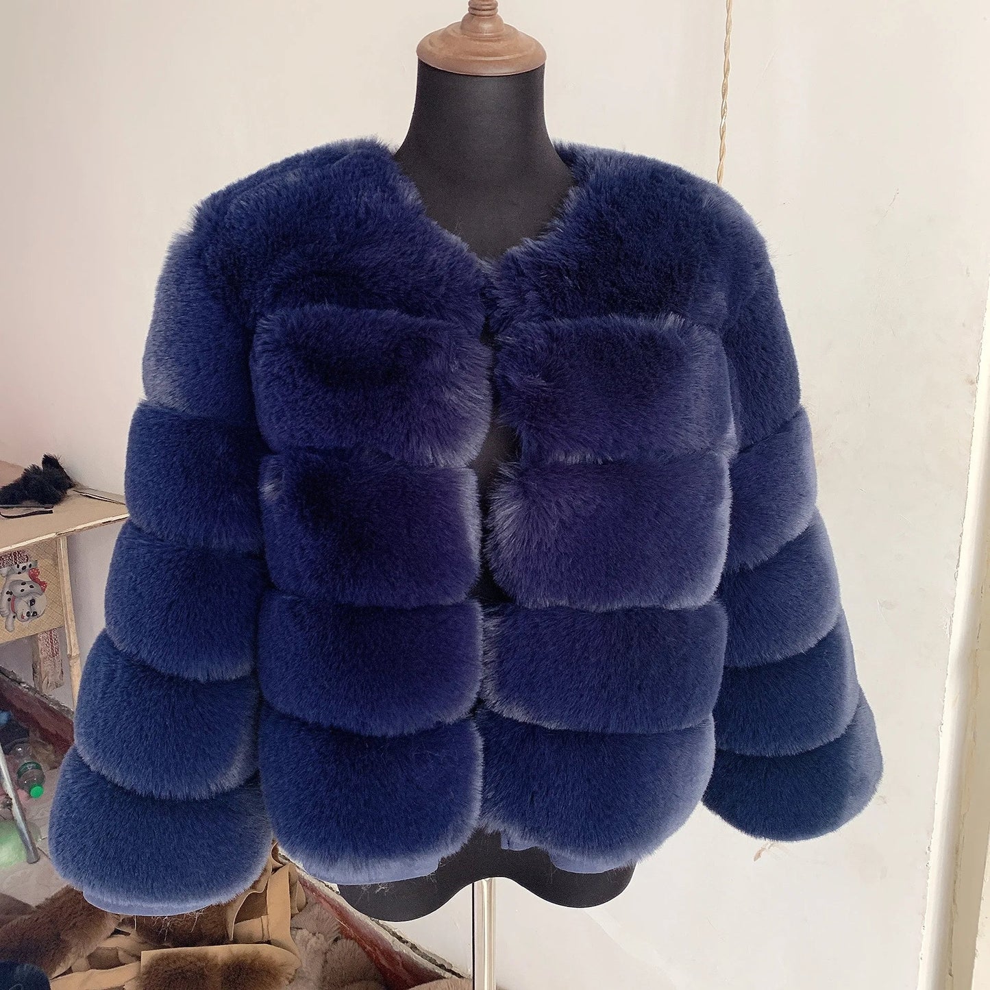 Modischer Wintermantel aus Kunstfell für Damen – Sari