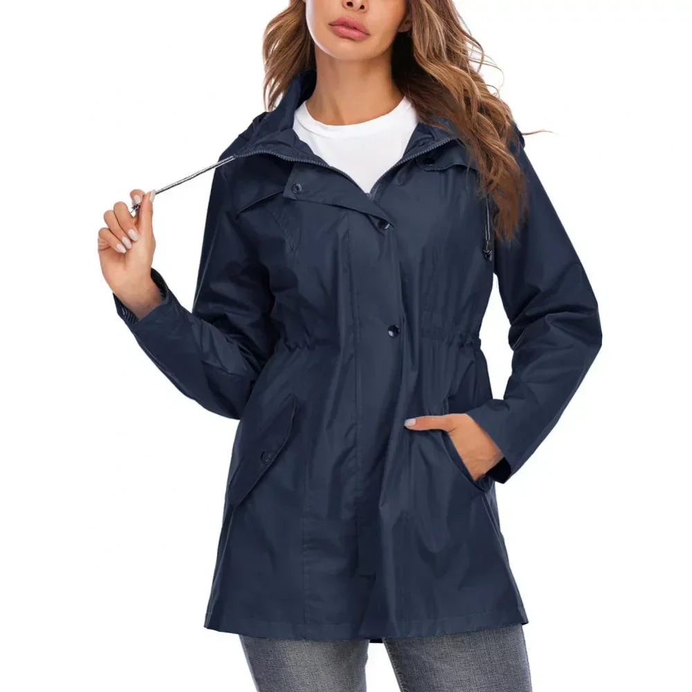 Utku Regenjacke: Wasserdicht, mit Kapuze und Kordelzug an der Taille