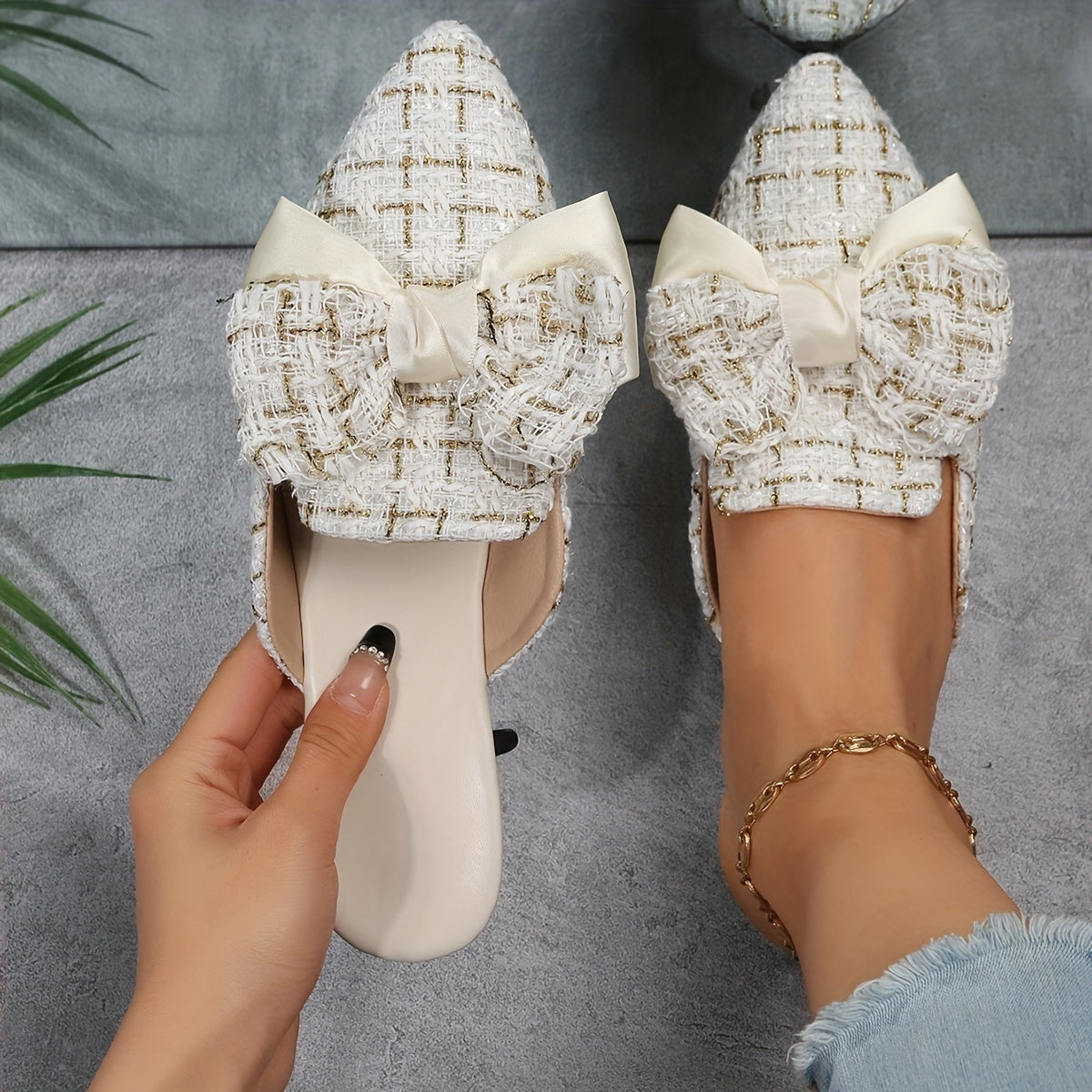 Komfortable und leichte Pantoletten mit Spitze - Tresa