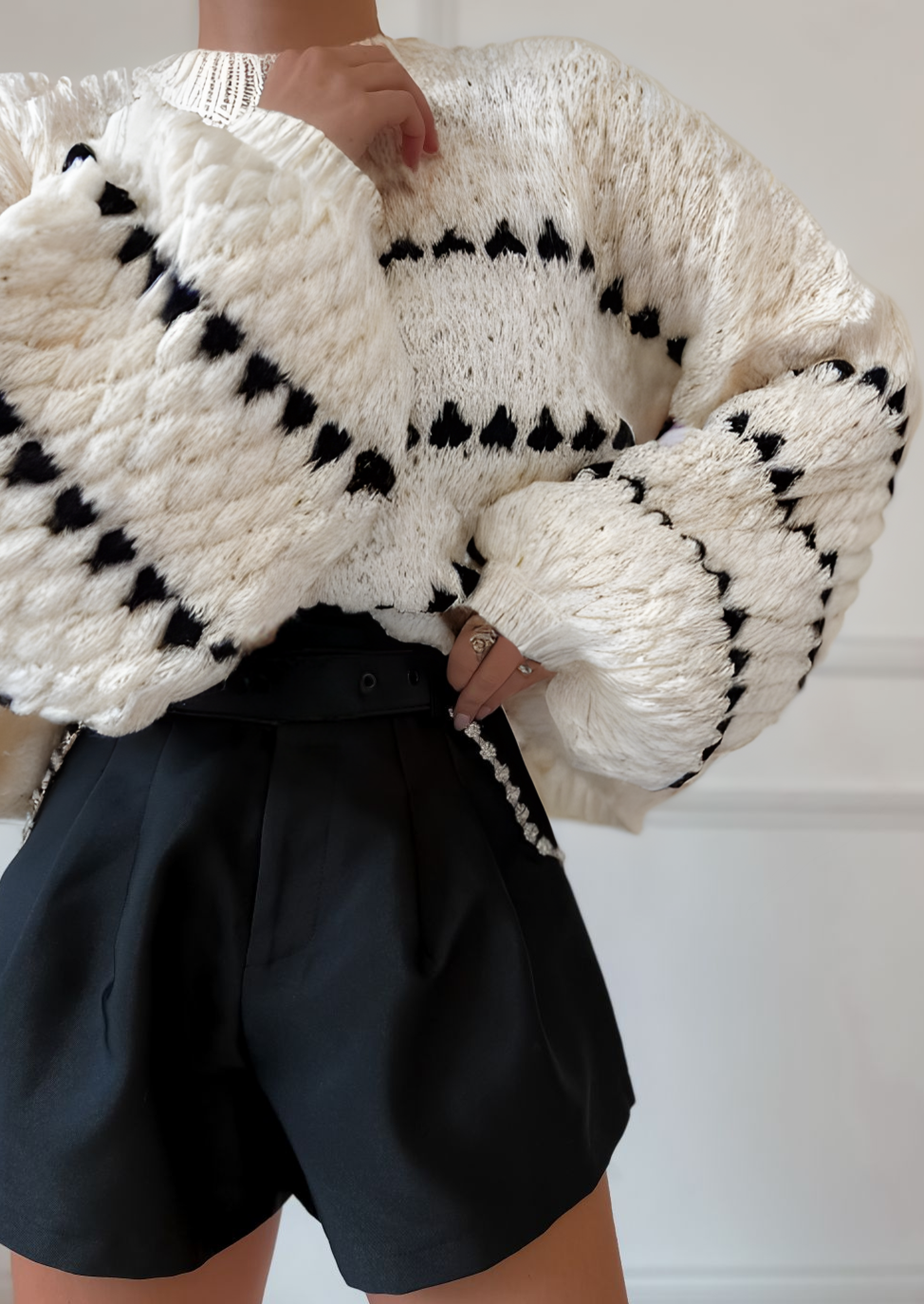 Krohn-e | Kräftiger Strickpullover Kontrastierendes Design Warm und Zeitgemäß