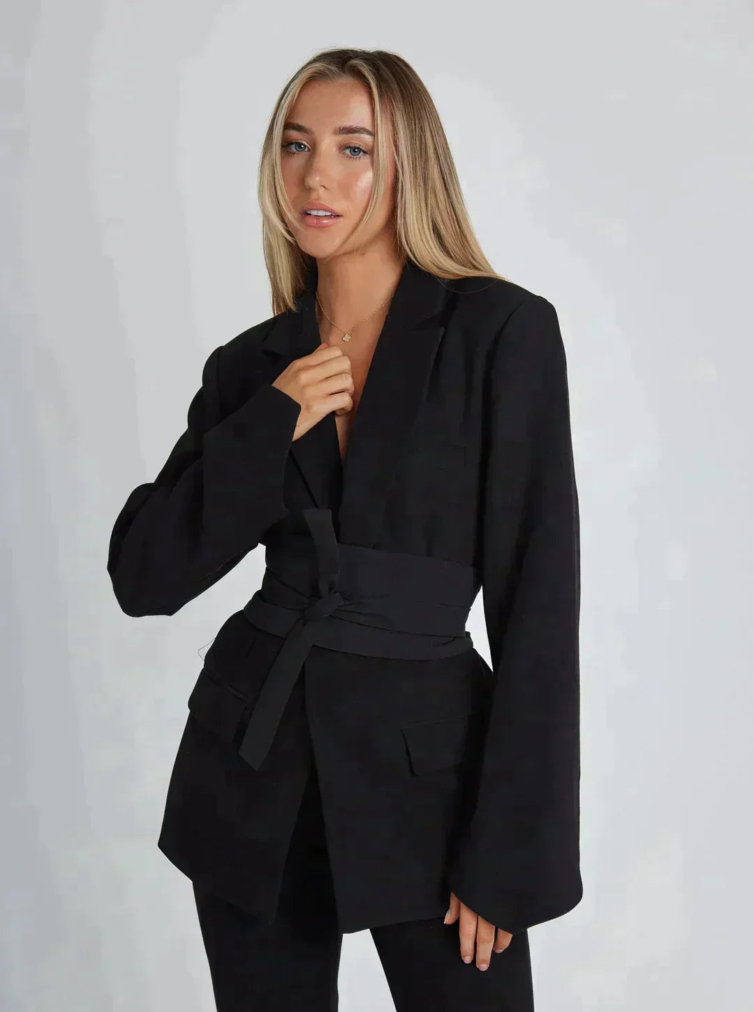 Krohn-e | Blazer mit zusätzlichen Gürtelakzenten