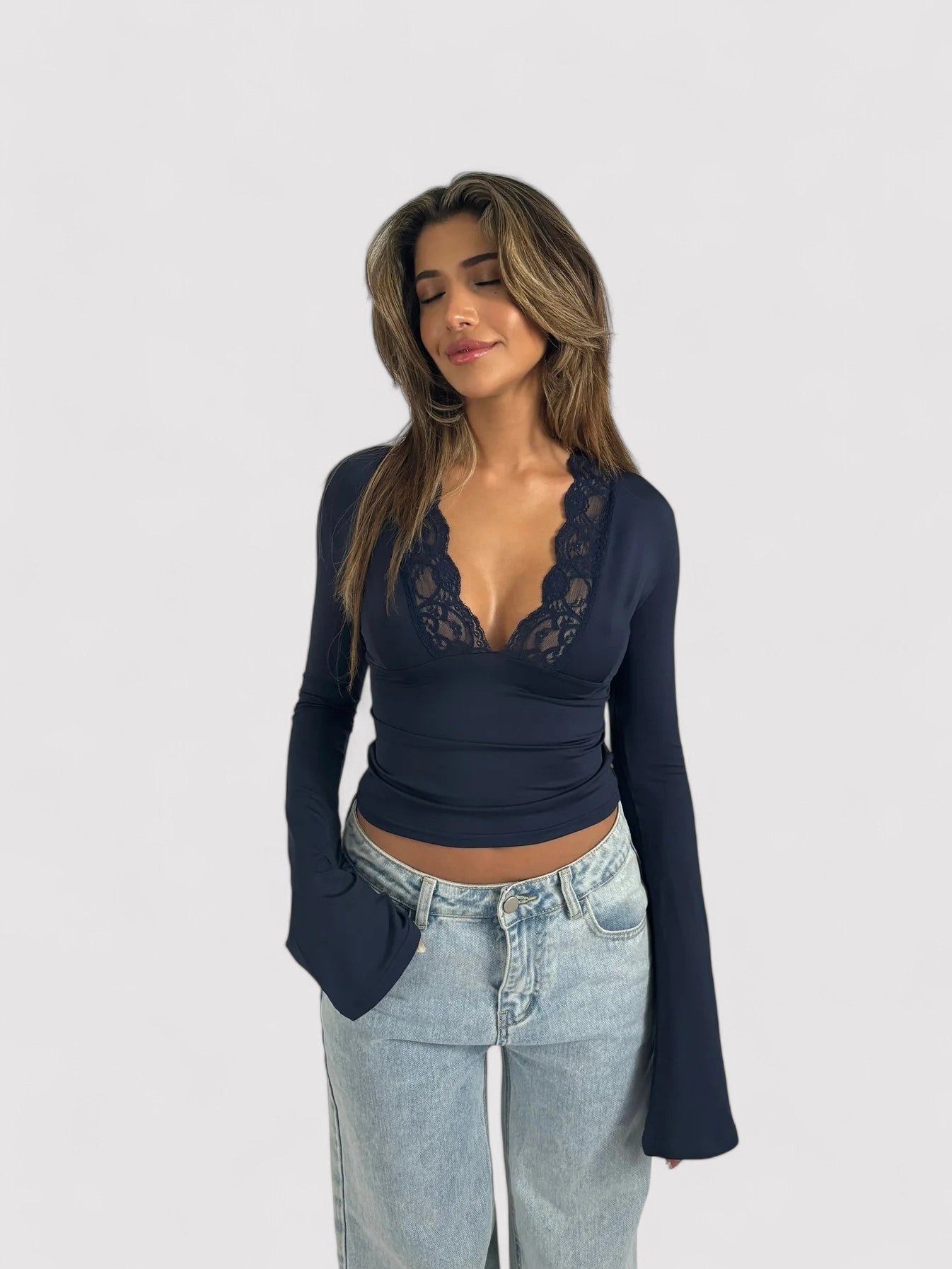 Hochwertiges, tief gestricktes Damen-Cropped Top von Fudus