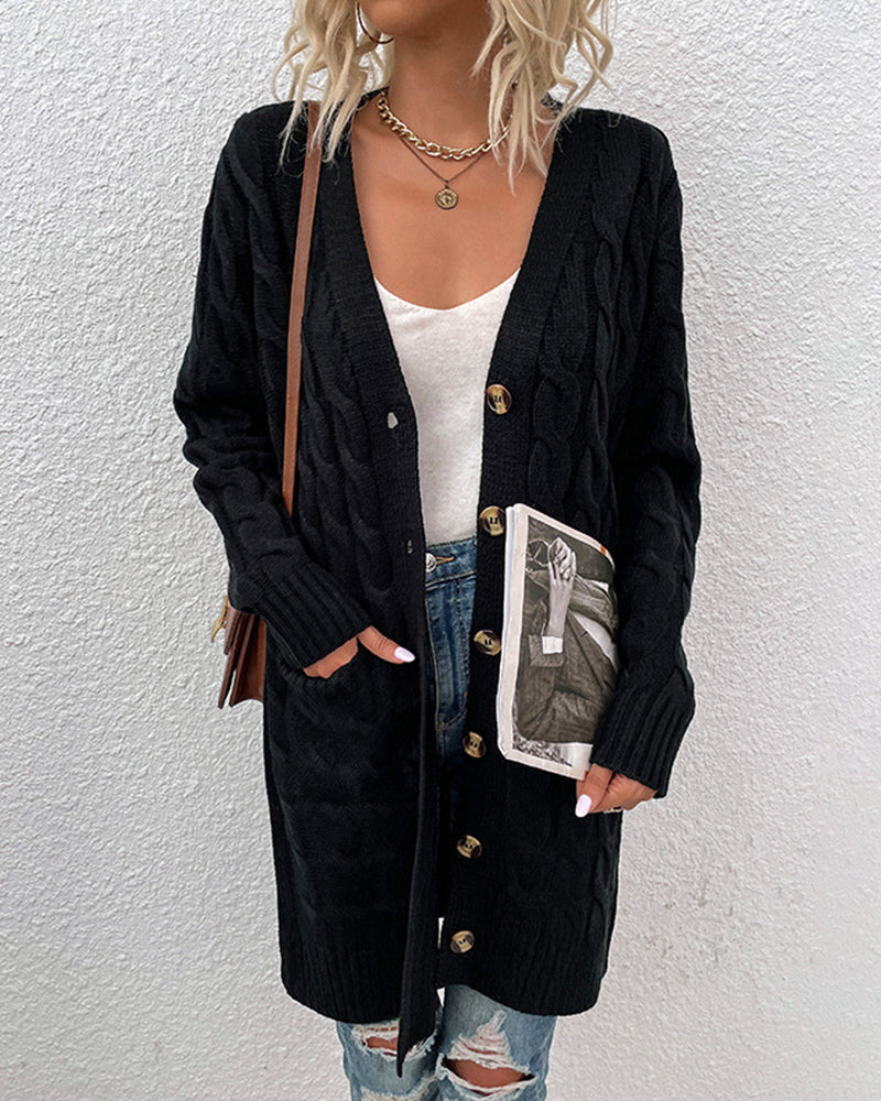 Emma: Kuschelige Strickjacke mit Zopfmuster – ideal für den Herbst