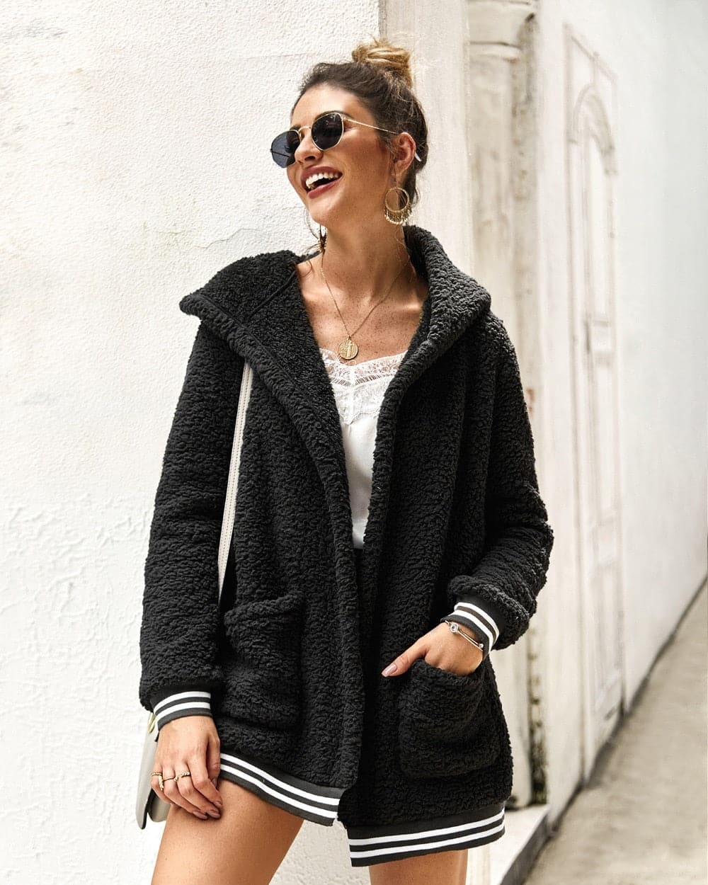 Krohn-e | Fleece Jacke - Oversized Sherpa - Kapuze und Große Taschen - Weich und Warm