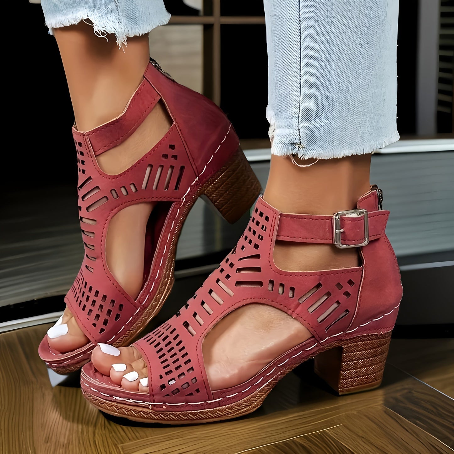 KROHN-E Damen Sandalen Blockabsatz Verstellbare Riemen Ausschnitt-Details