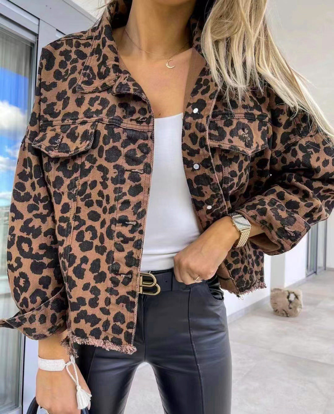 Krohn-e | Raw Hem Leopardenkragen Denimjacke