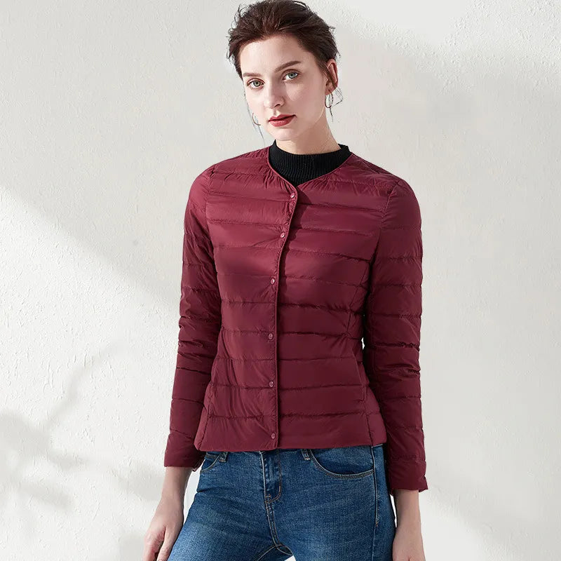 Krohn-e | Leichte, kragenlose und figurbetonende Damen-Daunenjacke