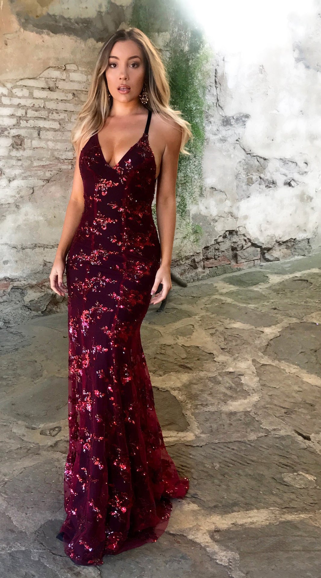 Damen Glamouröses Abendkleid mit filigraner Paillettenverzierung und elegantem Rückenschnitt Krohn-e