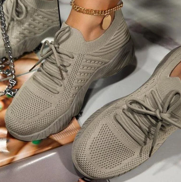 Damen-Sneaker von Oska mit orthopädischem Mesh-Obermaterial