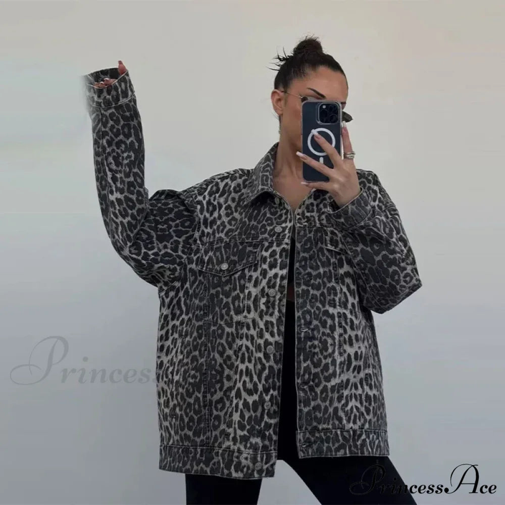 Krohn-e | Passform Jeansjacke mit Leopardenstickerei