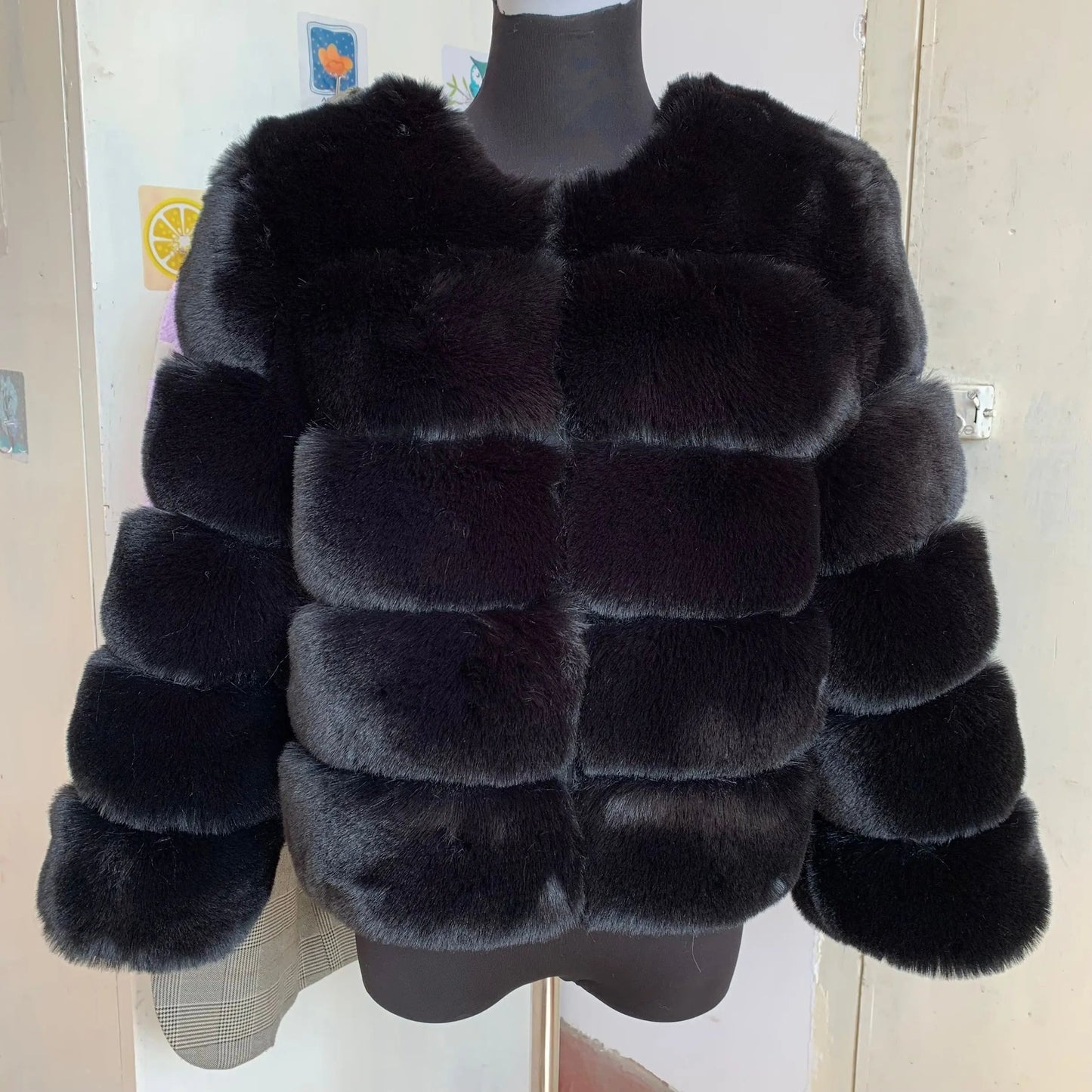 Modischer Wintermantel aus Kunstfell für Damen – Sari