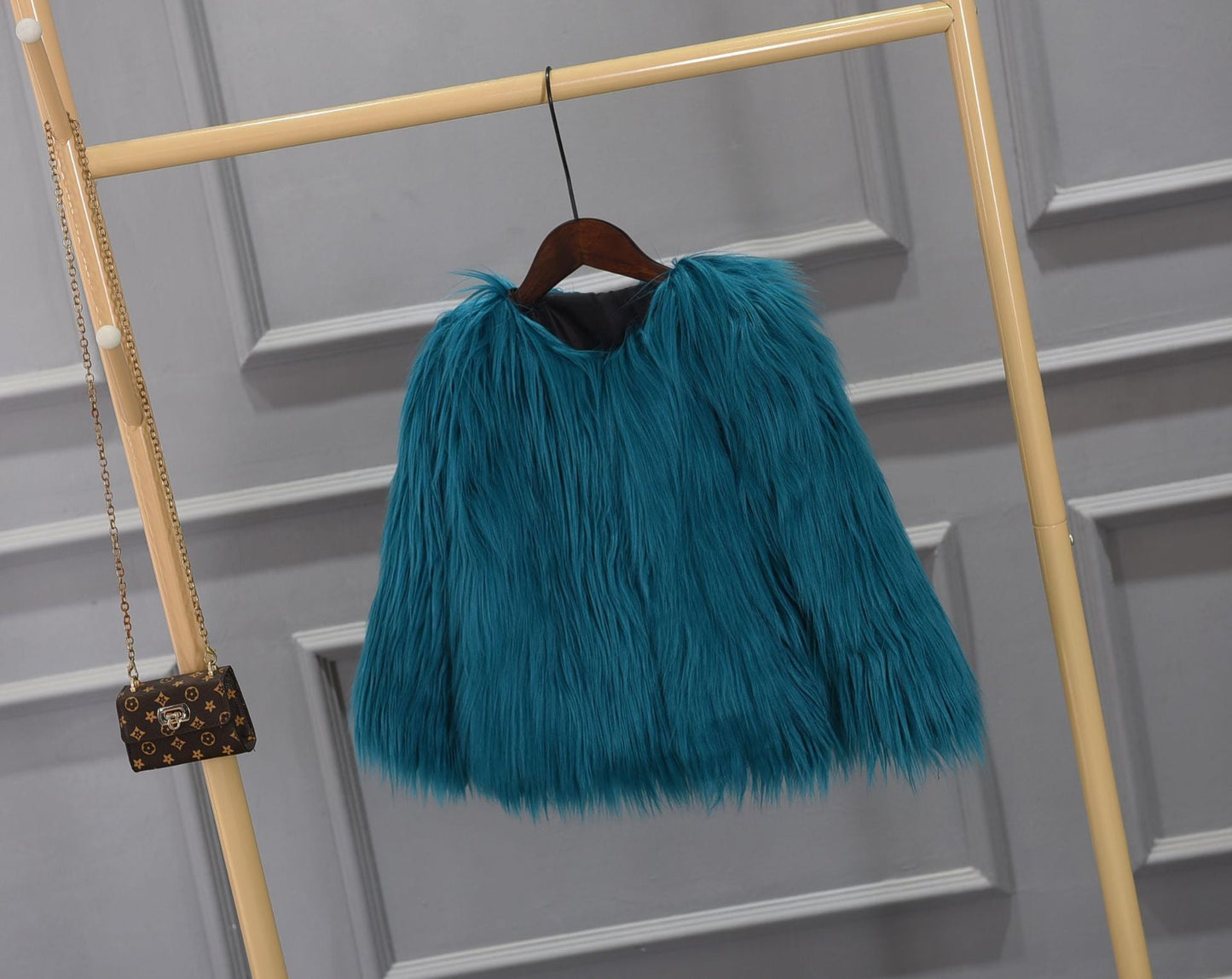 Damen Luxuriöser Kunstpelzjacke mit voluminösem Kragen Krohn-e