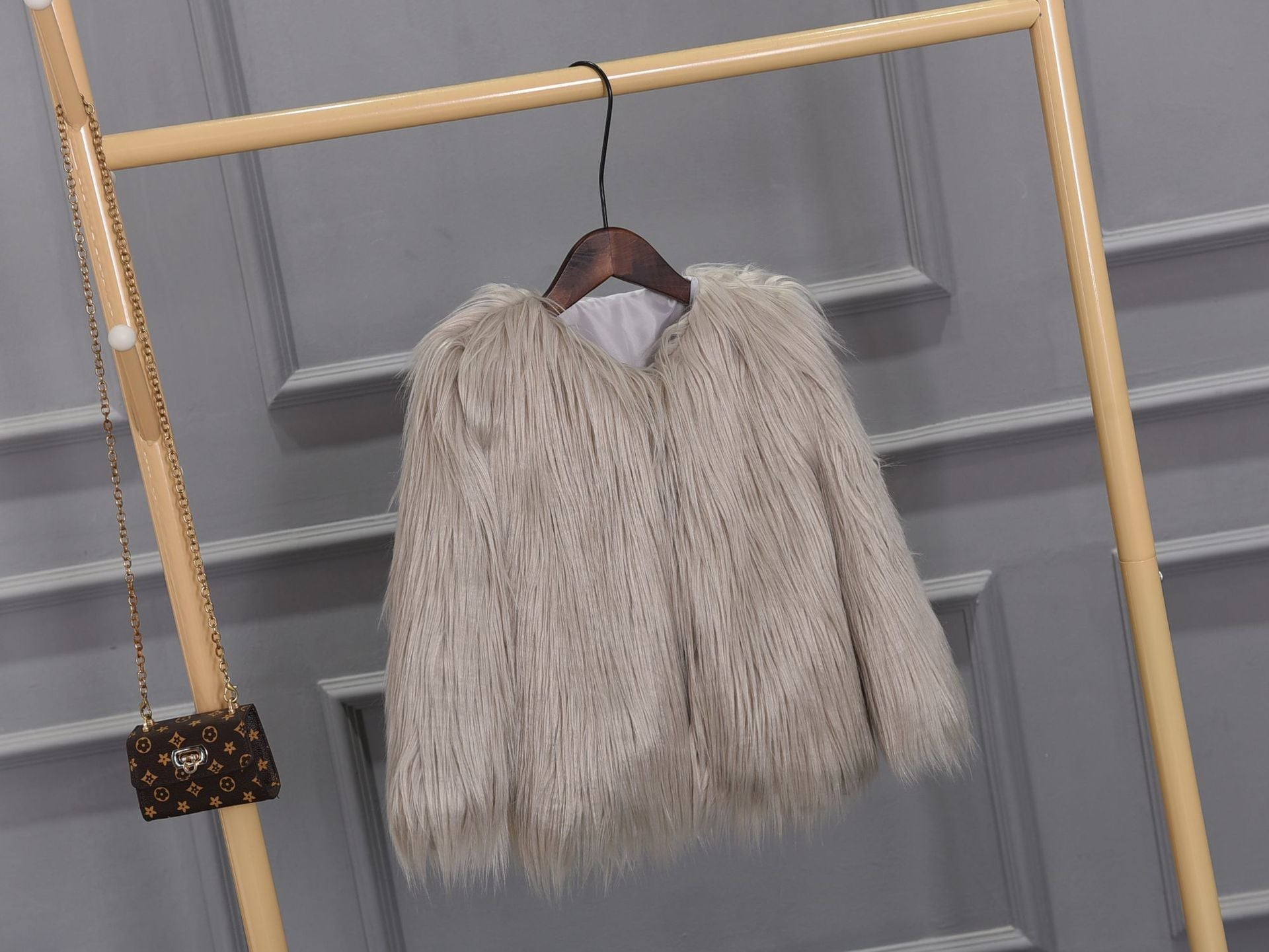 Damen Luxuriöser Kunstpelzjacke mit voluminösem Kragen Krohn-e