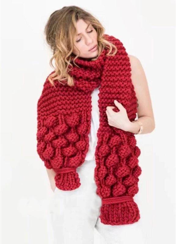 Damen Kuscheliger, handgefertigter Strickschal mit modischem Zopfmuster und extra weitem Design Krohn-e