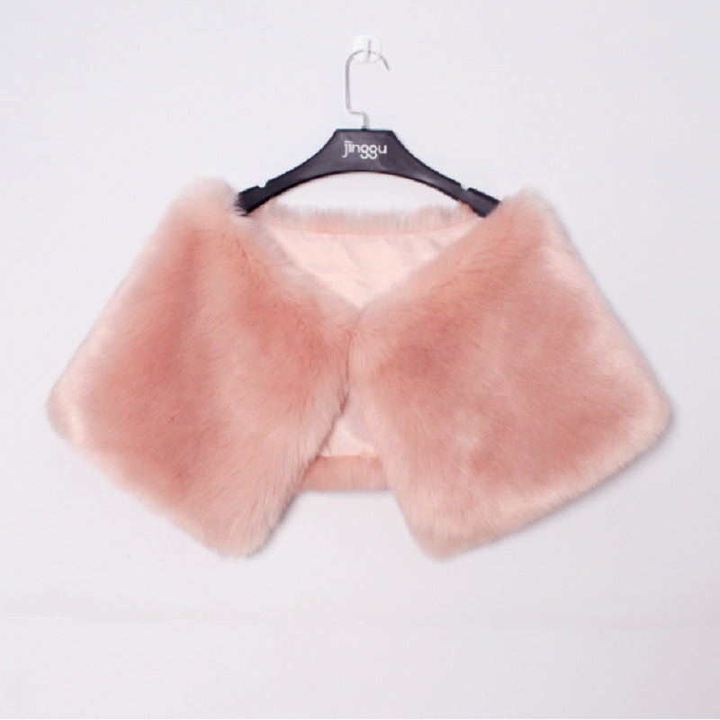 Damen Eleganter Pelzüberwurf mit weichem, voluminösem Design Krohn-e