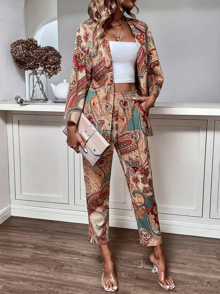 Blumenmuster-Jacke und Hose im Set