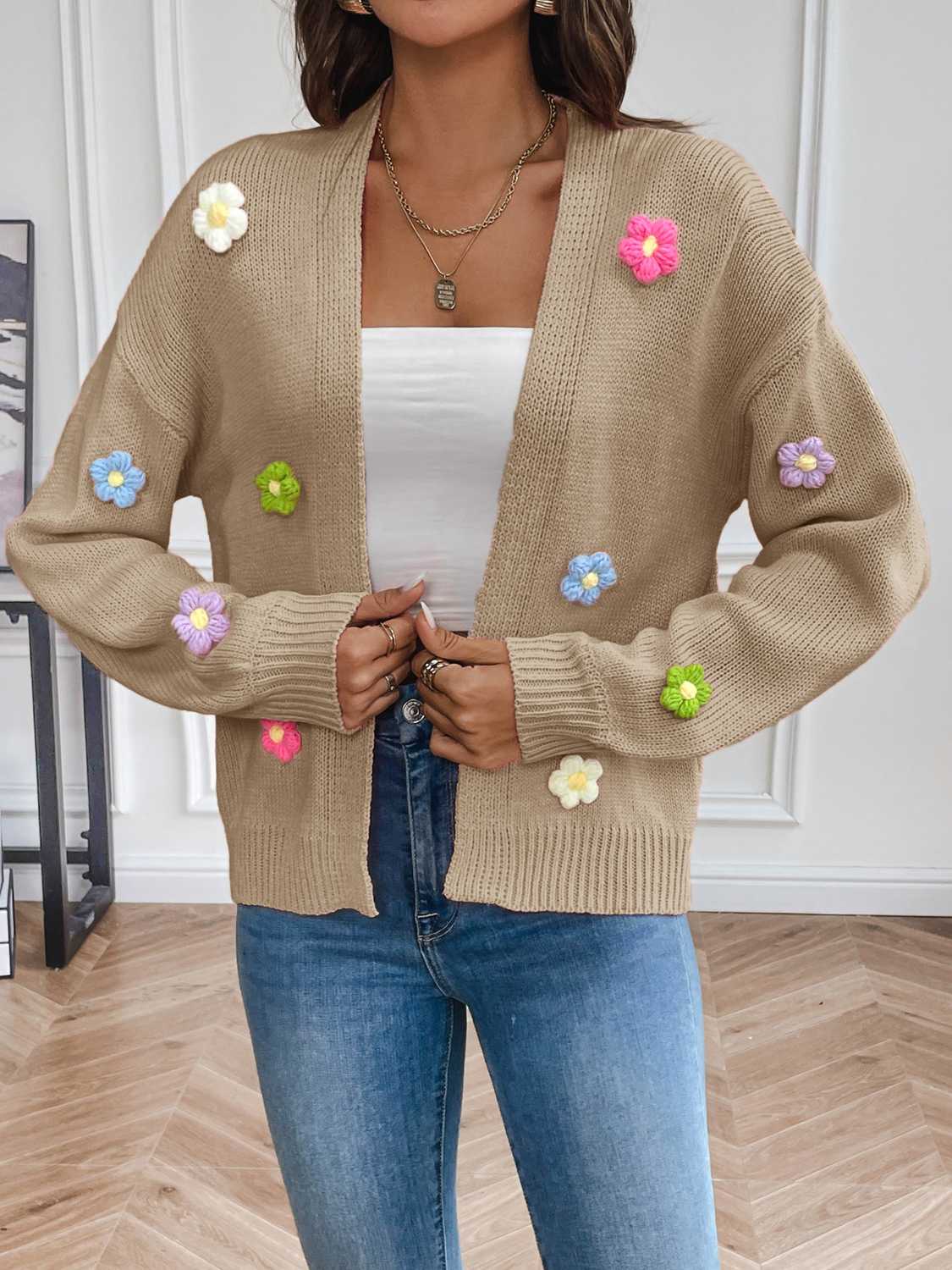 Krohn-e | Strickcardigan mit Blütendetails Offene Vorderseite Feminin und Stylisch