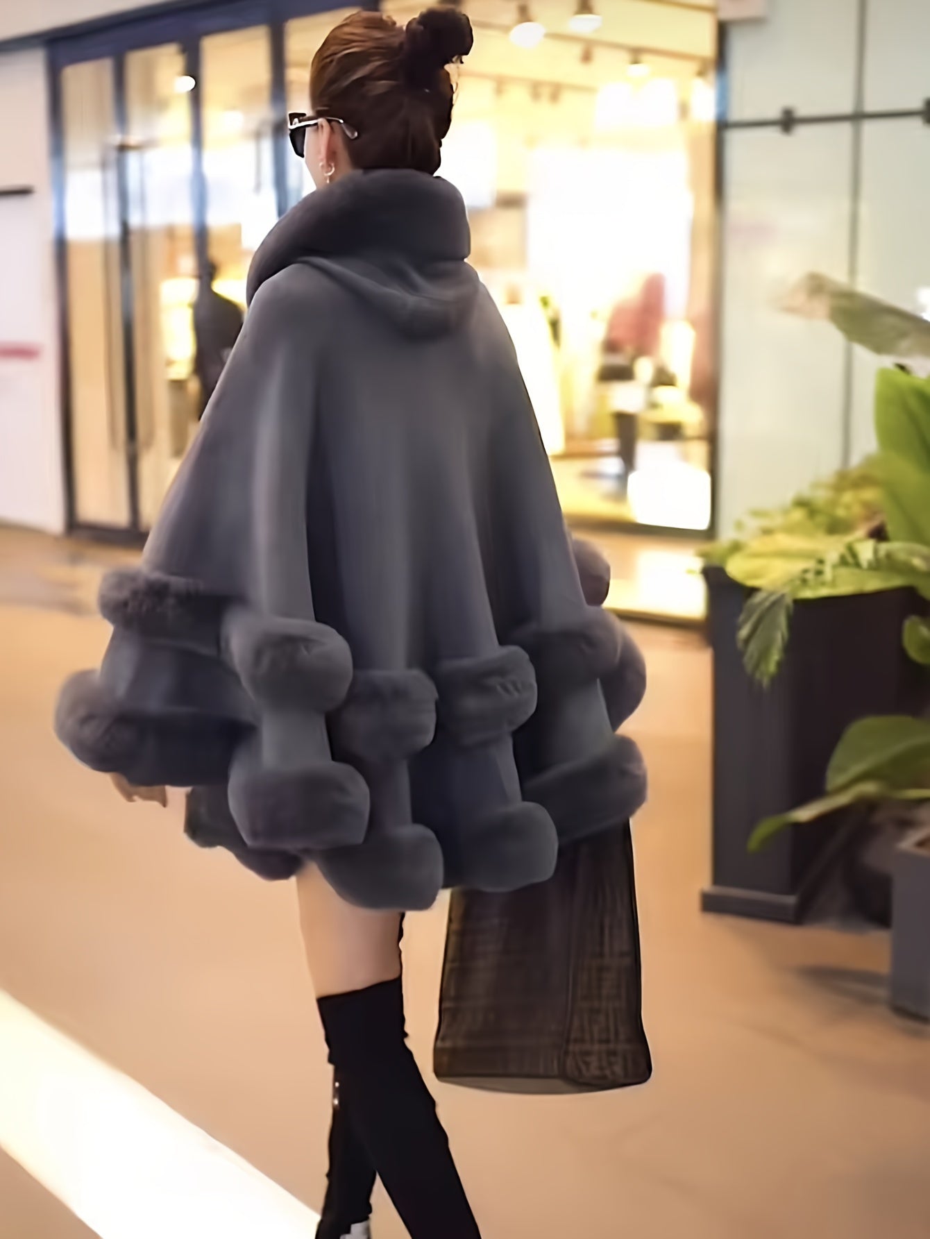 Krohn-e | Oversized Furry Cape Jacke für Frauen