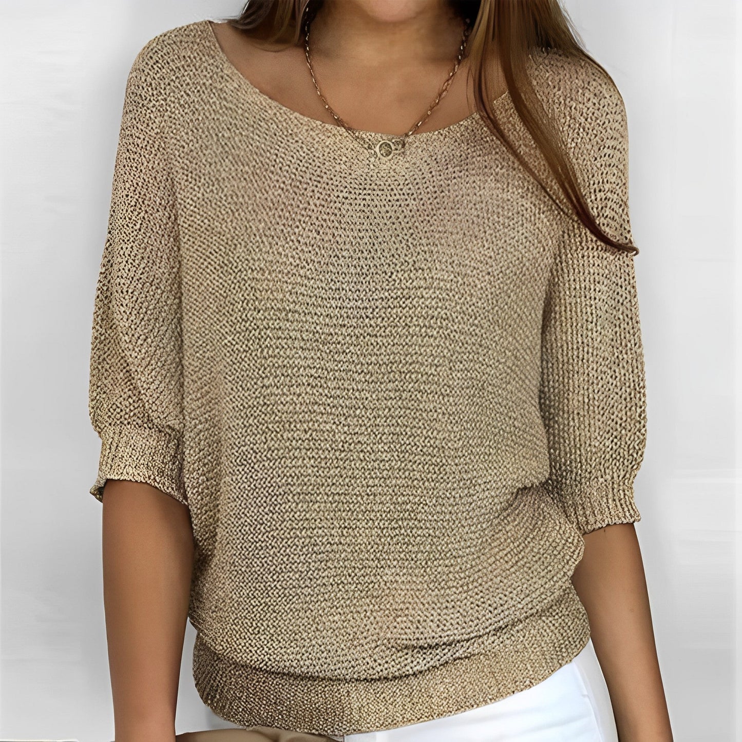 Elegantes Pullover-Shirt von Leonie mit Halfter-Ausschnitt