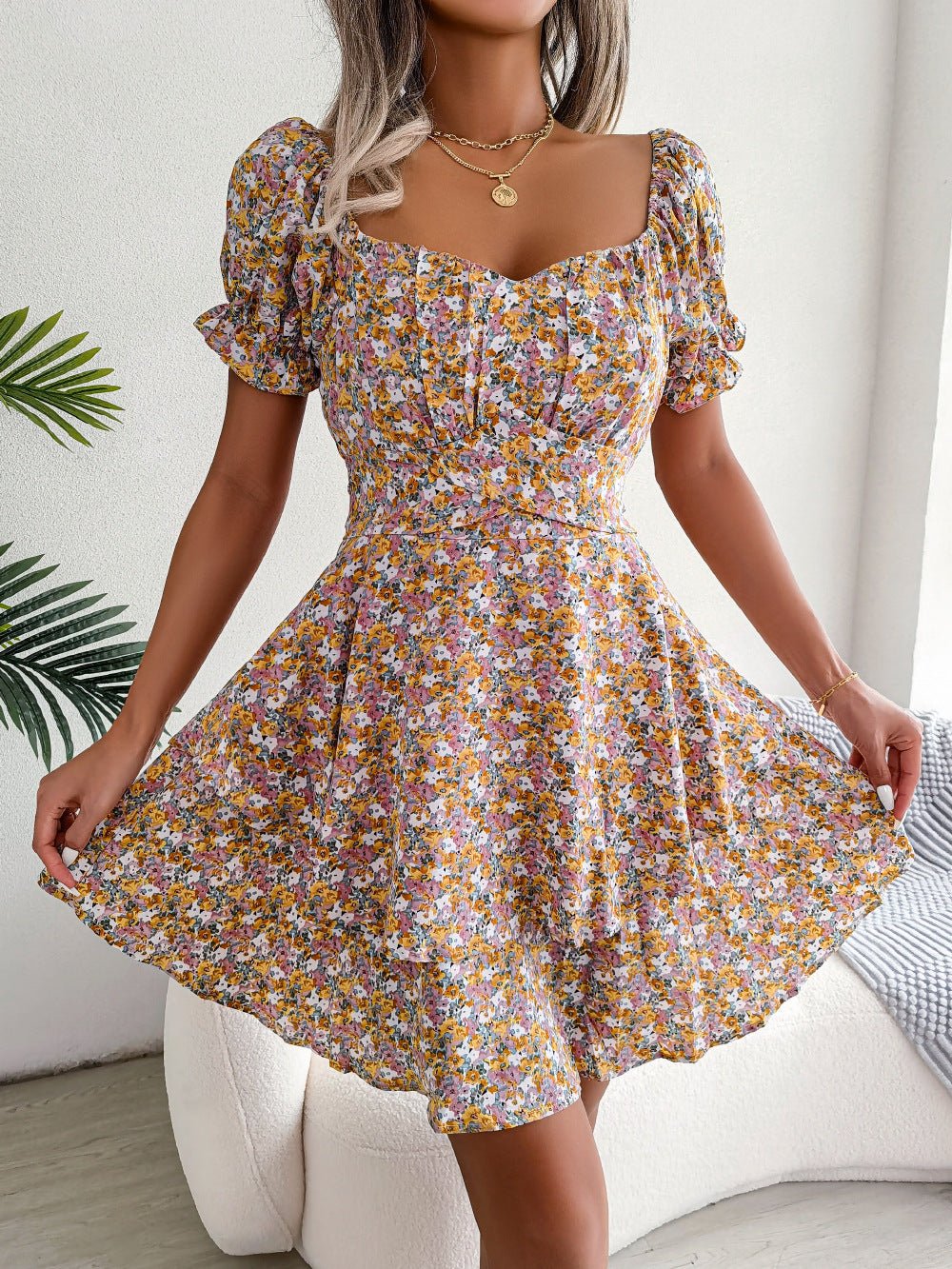 Fudus Damen Minikleid mit Blumenmuster und weitem Rock