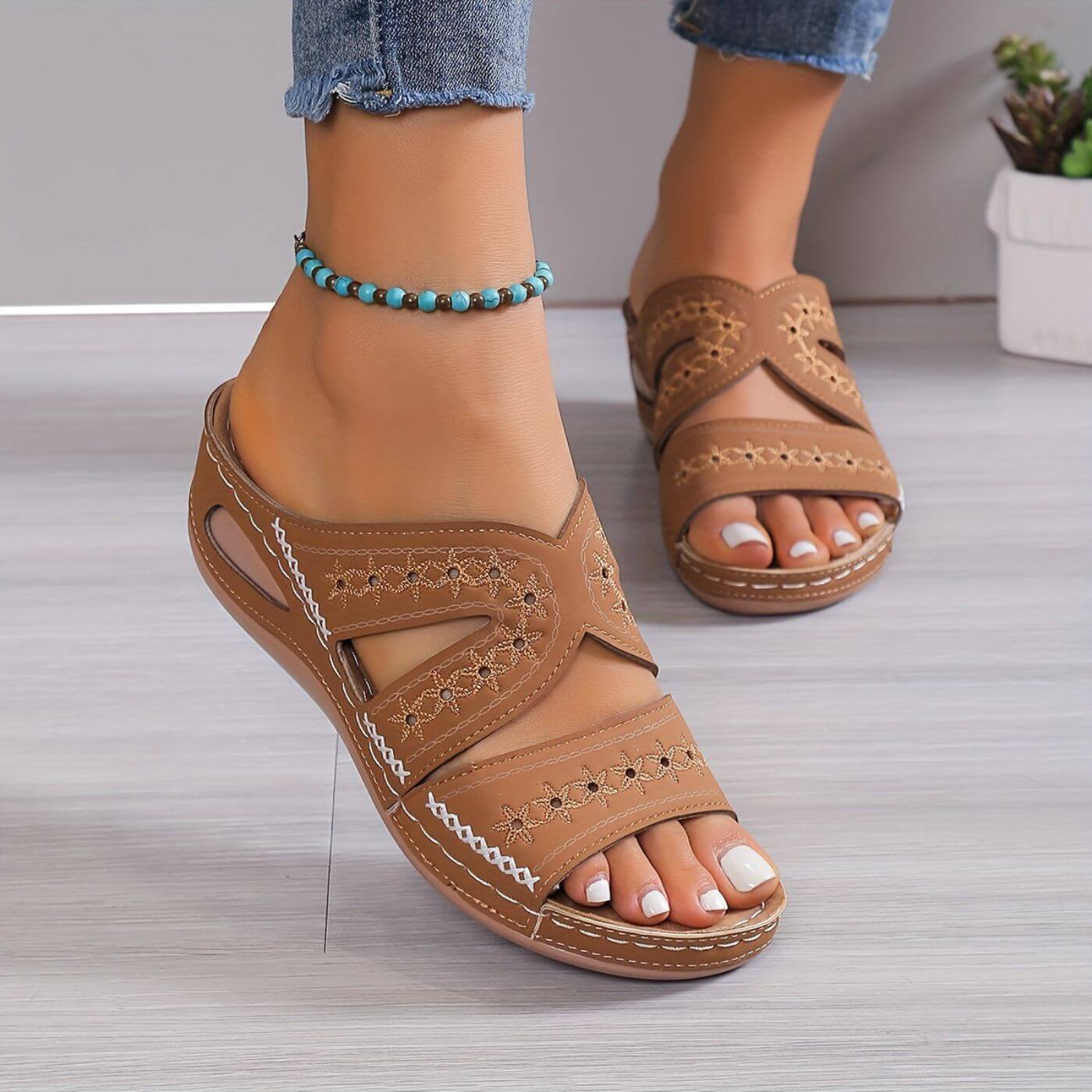 Maja | Damen Sandalen mit Stickerei Slip-On Flach