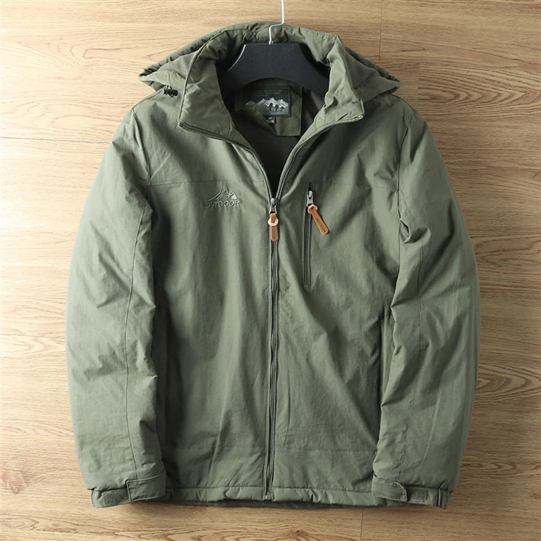 Hochwertige Outdoor-Jacke ALPINEGUARD für Abenteuer