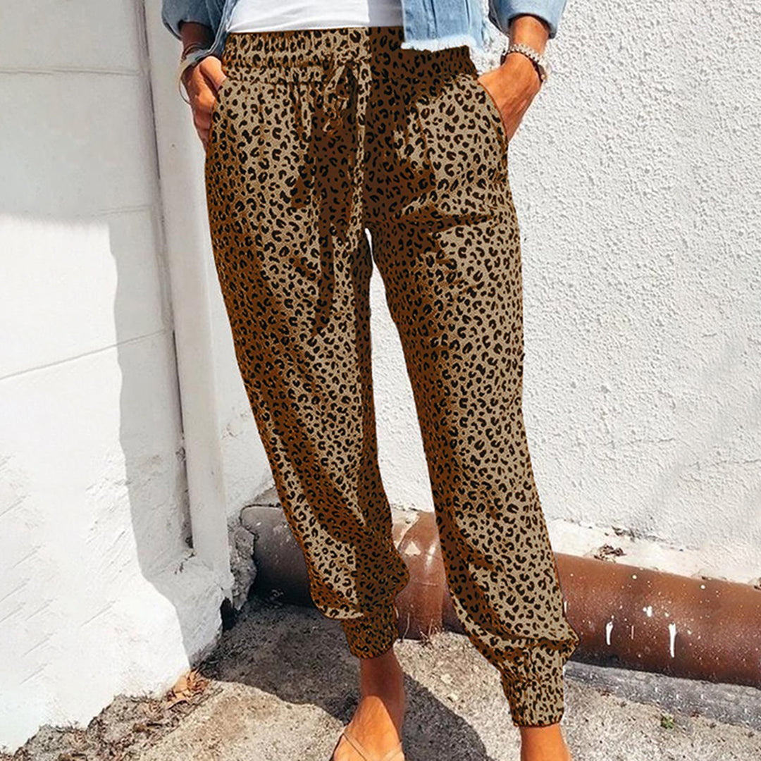 FIONA Hose: Trendiger Leoparden-Look für stilbewusste Frauen