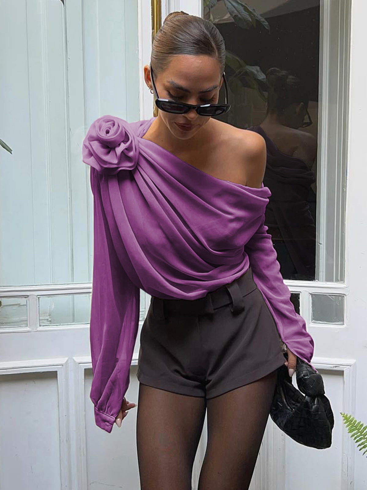 Fudus Chiffonbluse: Halbtransparent, asymmetrisch, einseitig geschulterter Schnitt