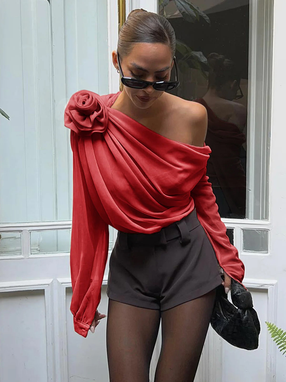 Fudus Chiffonbluse: Halbtransparent, asymmetrisch, einseitig geschulterter Schnitt