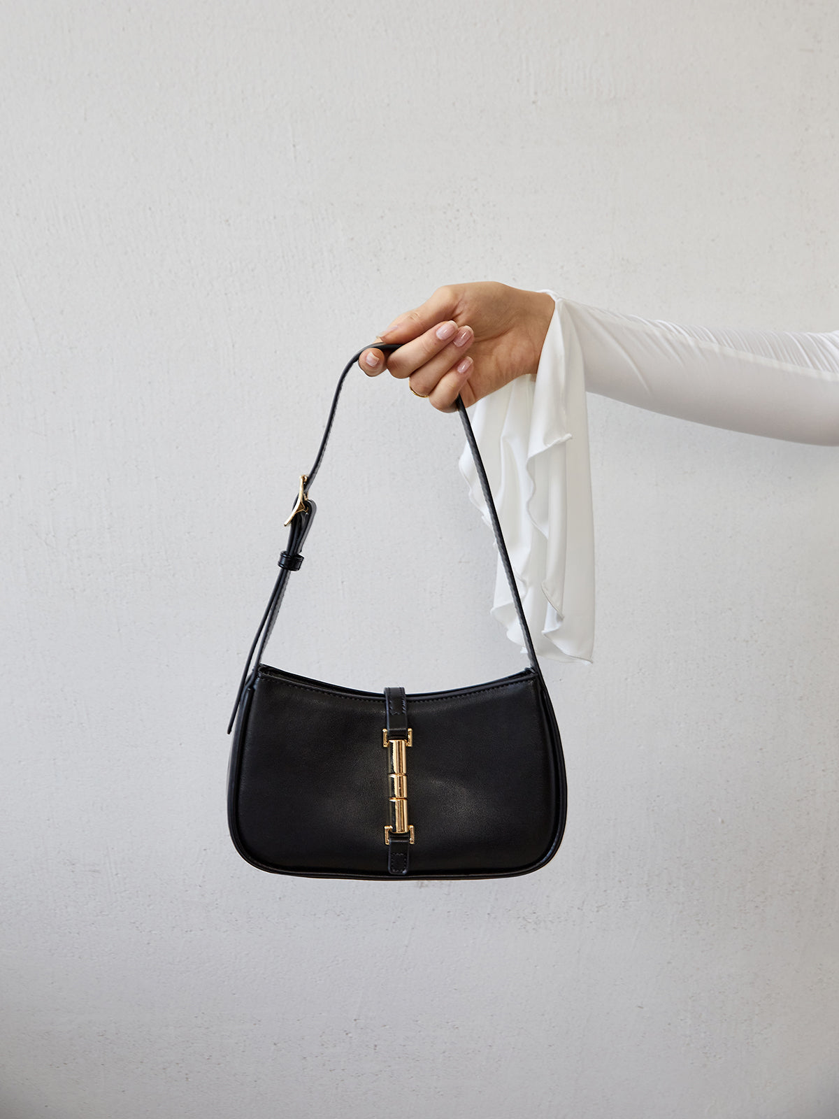 Klassische schwarze Handtasche für Damen