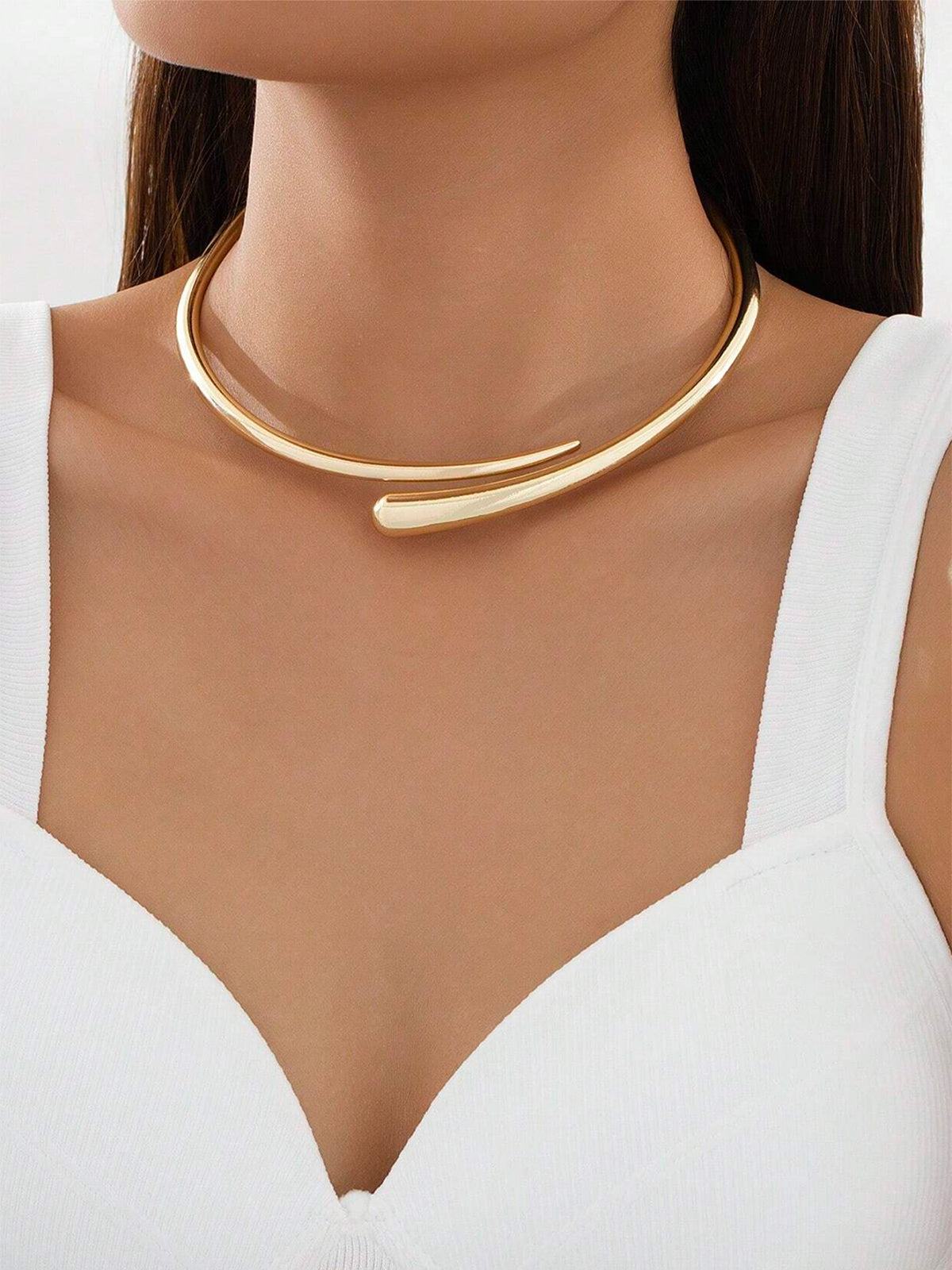 Damenkette im Old-Money-Stil mit offenem Verschluss
 - Krohn-e