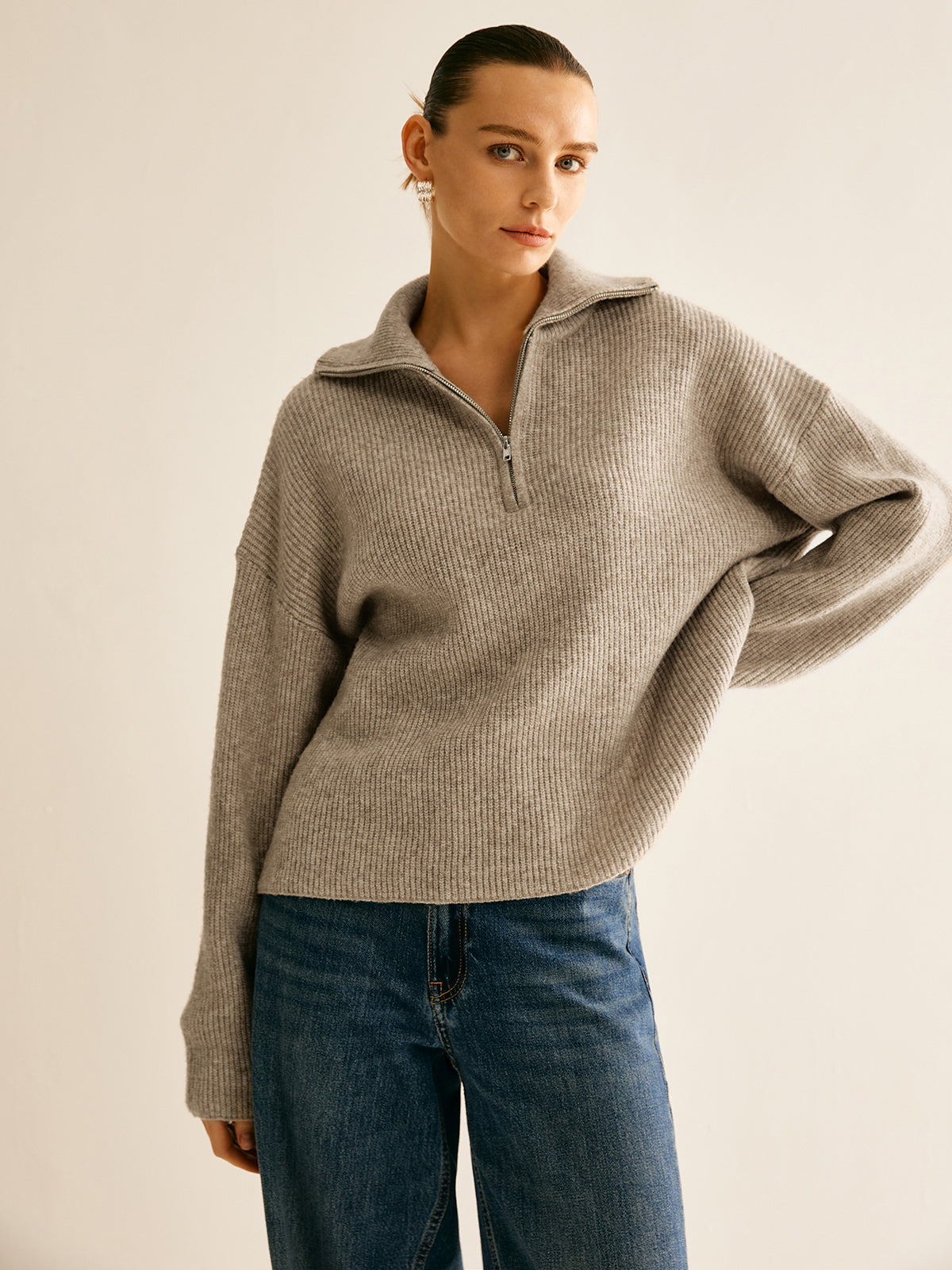 Damen Wollpullover in Beige mit Reißverschluss im Old-Money-Stil
 - Krohn-e