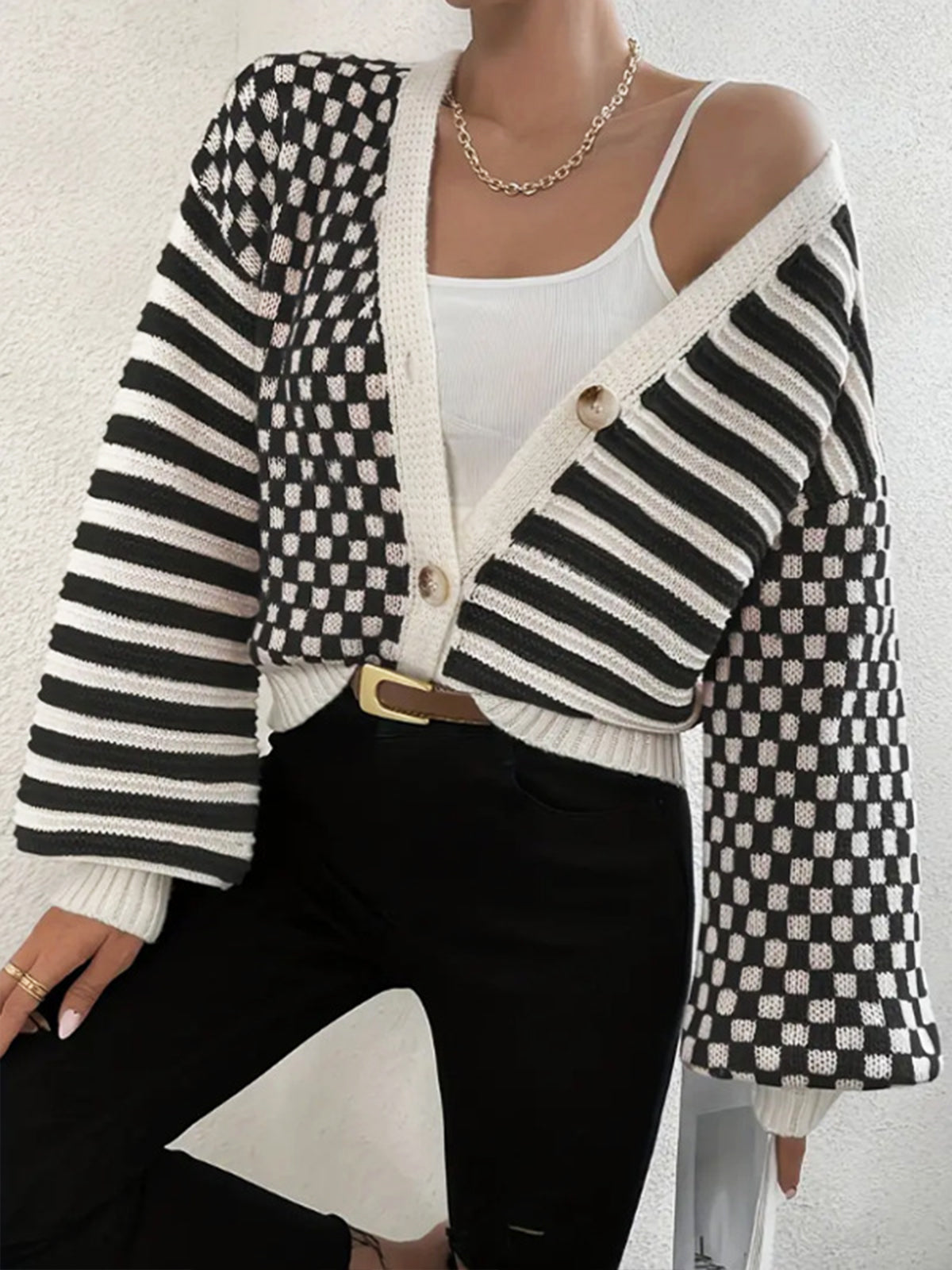 Krohn-e | Strickcardigan mit Grafischem Muster Oversized Passform und Knopfverschluss Modern und Trendy