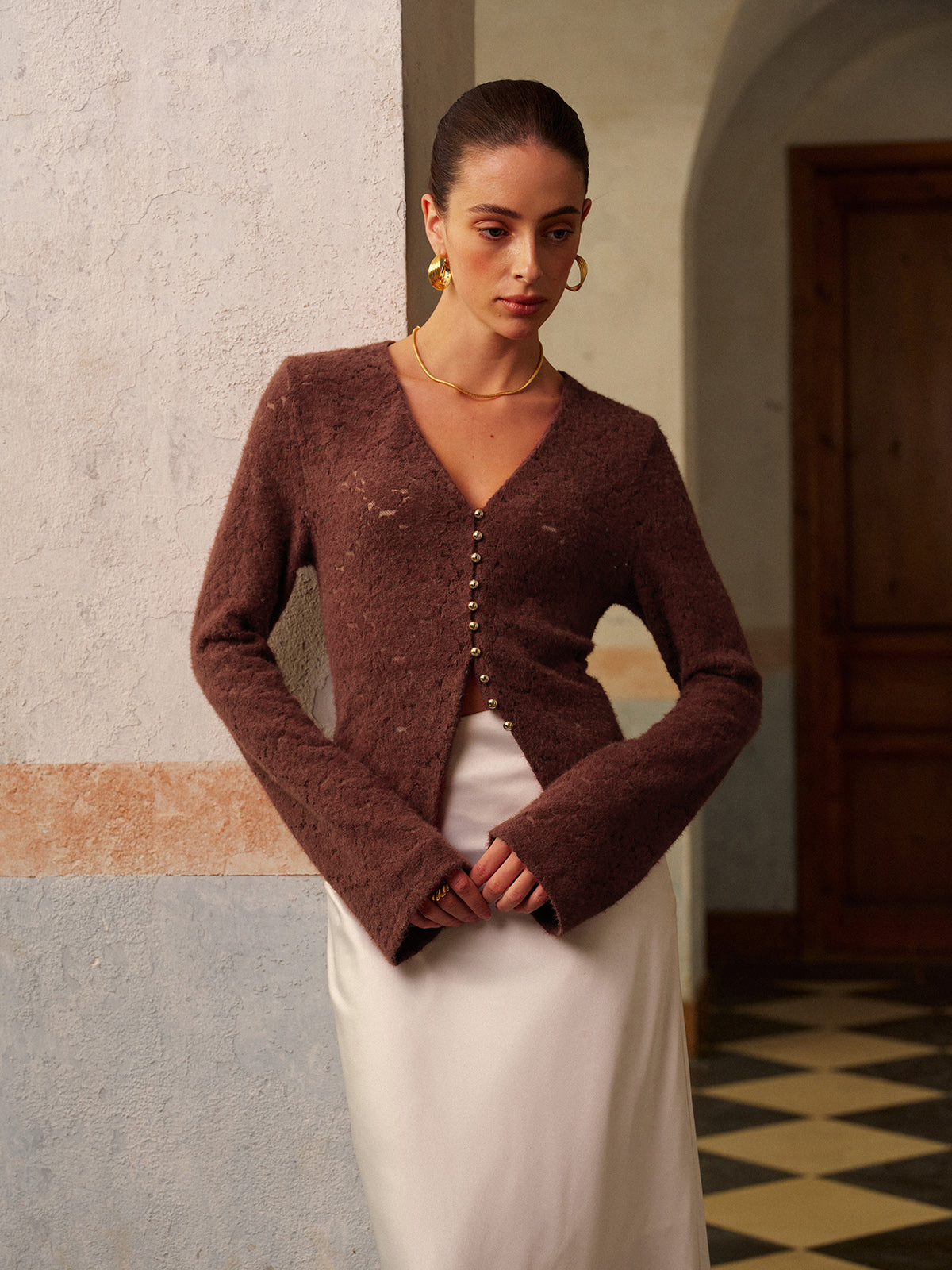 Fudus Spitzentop mit V-Ausschnitt und halbtransparenten Split