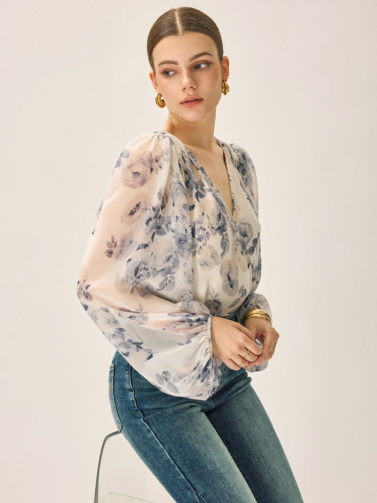 Fudus Chiffon Bluse mit Blumenmuster, V-Ausschnitt und Ballonärmeln, halbtransparent