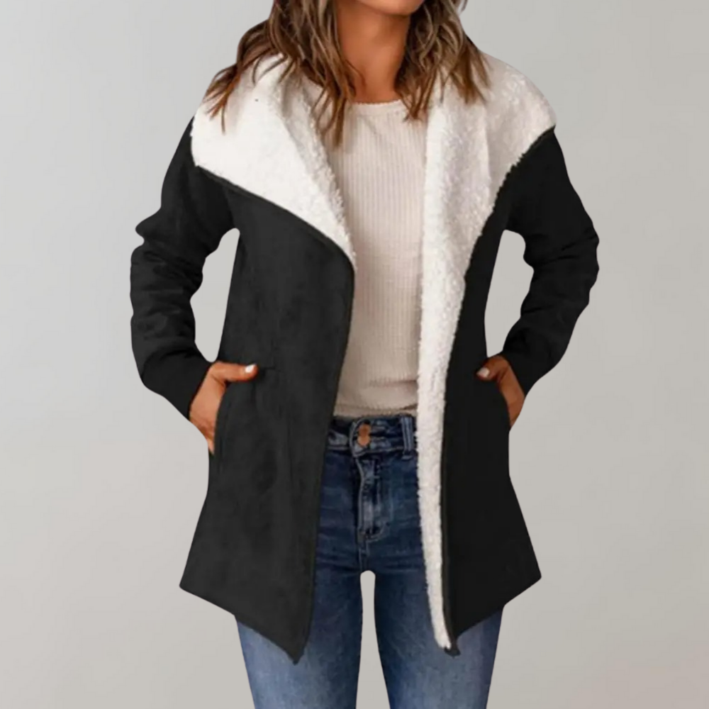 Luxuriöse Damenstrickjacke Jaana: Eleganz und Komfort vereint