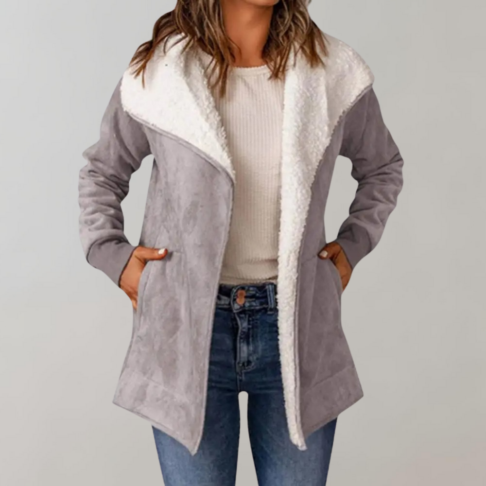 Luxuriöse Damenstrickjacke Jaana: Eleganz und Komfort vereint