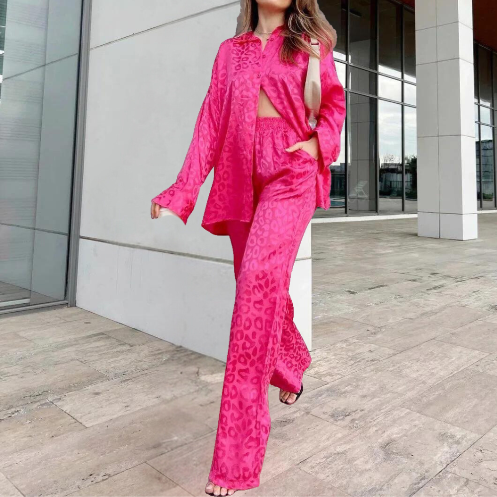 Elegantes, bequemes Zweiteiler-Damenoutfit von Mallory