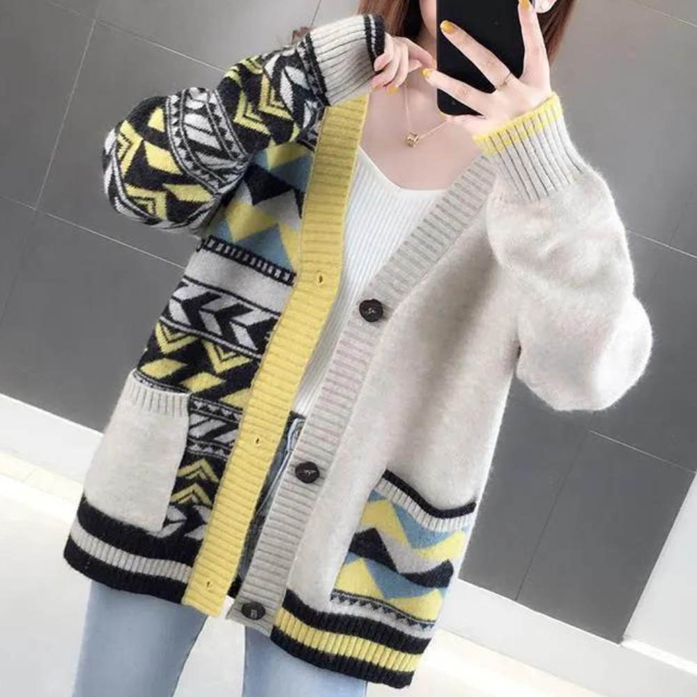 Edle Damen-Strickjacke mit V-Ausschnitt in zeitlosem Design von Lenke