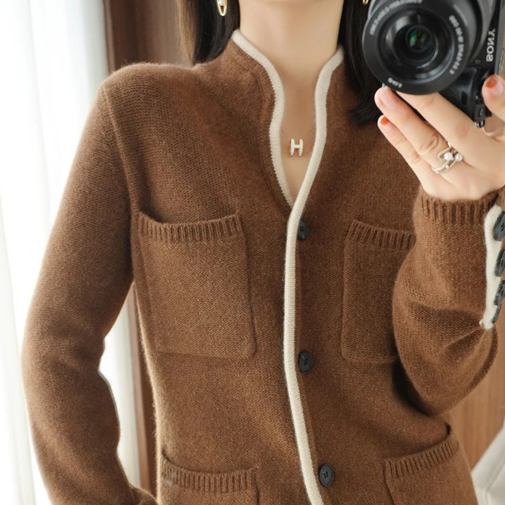 Modische, bequeme Damenstrickjacke von Mahaut